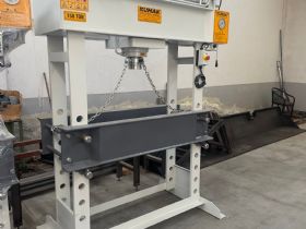  KUMAK MARKA 150 TON GEZER PSTONLU HDROLK ATLYE PRES SIFIR 